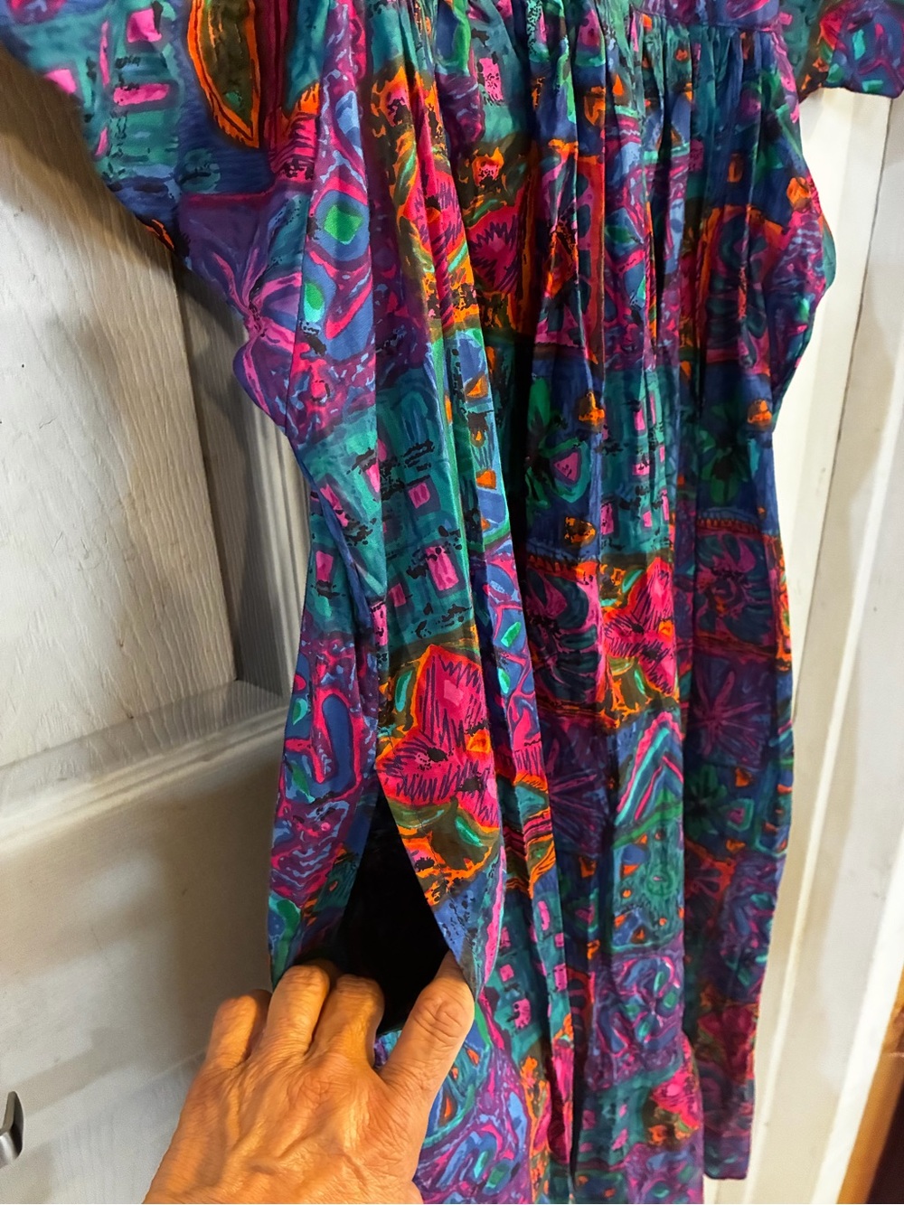 Vintage Comfort Fashions vibrant multi-color patterned midi house dress, Size: S - Picture 7 of 12